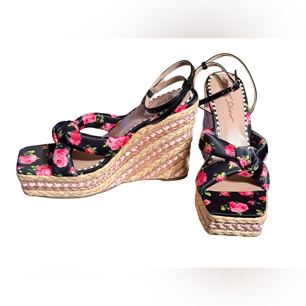 Betsey Johnson NWT Sz 10M Black Floral Satin Knotted Wedge Sandals (SH306) - Picture 3 of 11